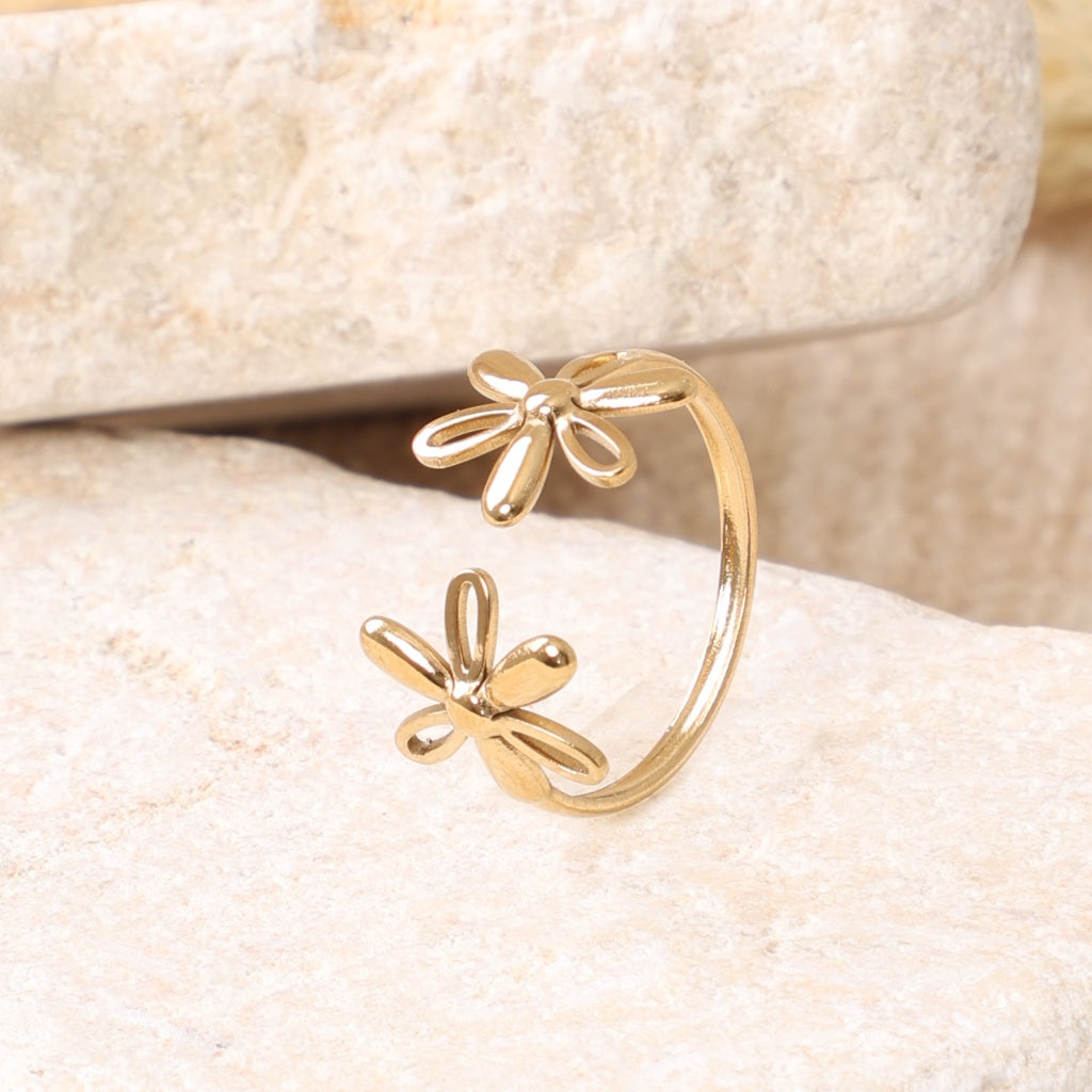 Golden Opposing Flowers Ring