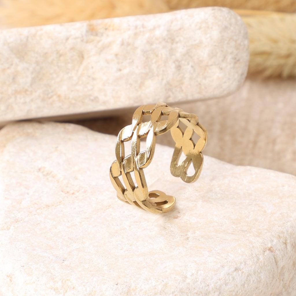 Golden Engraved Elegance Ring