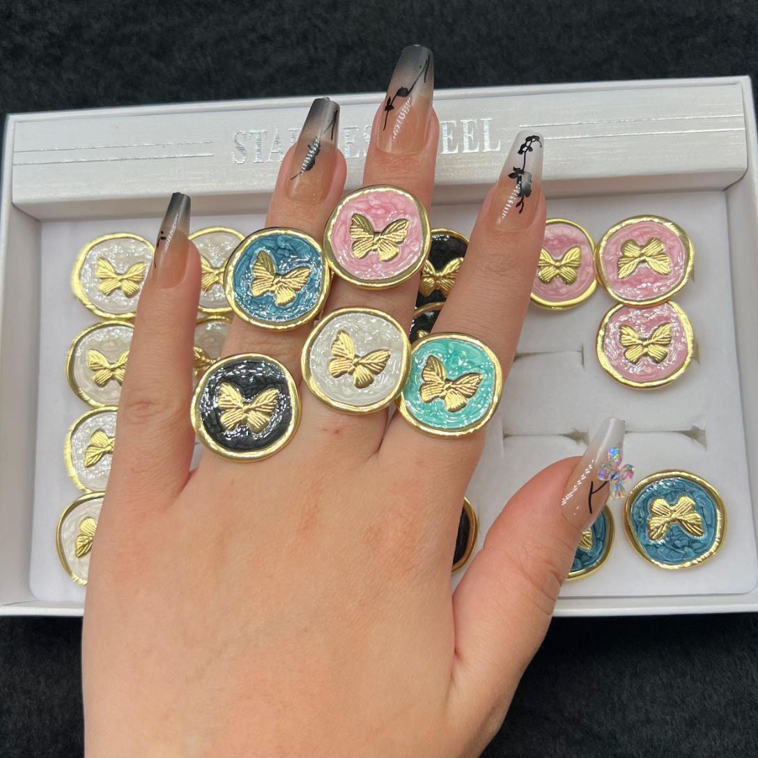 star-shaped gold ring