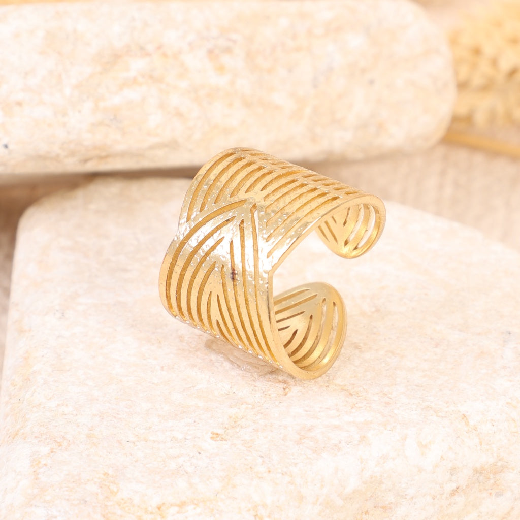 Golden Engraved Elegance Ring