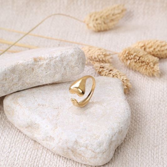 Golden Engraved Heart Ring
