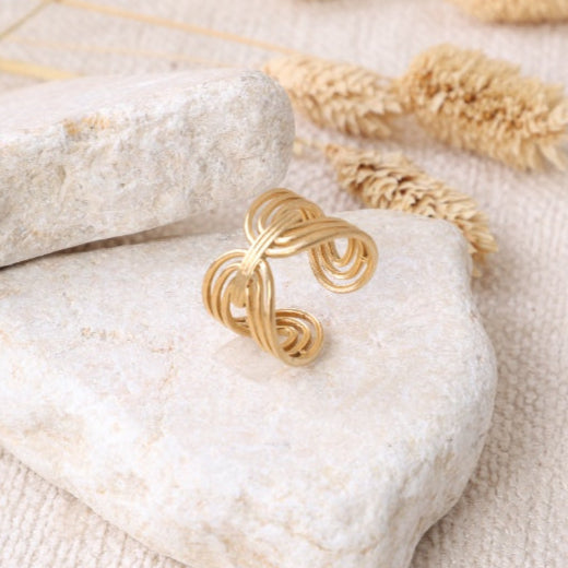 Golden Wavy Lines Ring