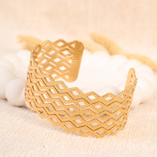 Golden Engraved Elegance Bangle Bracelet