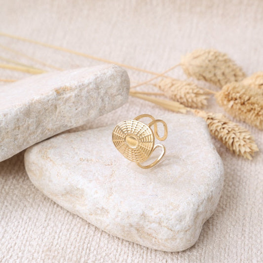 Golden Wavy Lines Ring