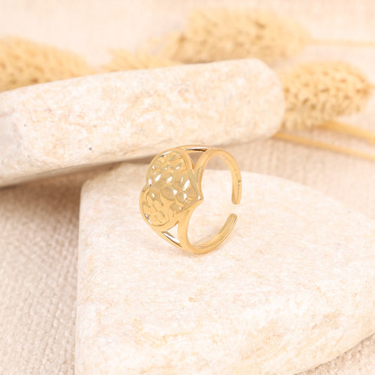 Golden "Engraved Heart" Ring