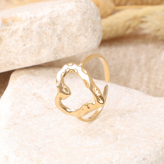 Artistic Golden Heart Ring
