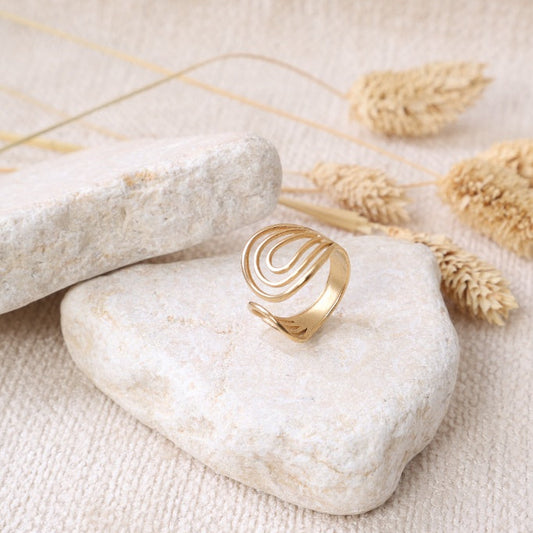 Golden Engraved Heart Ring