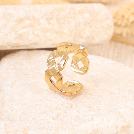 Golden Woven Elegance Ring