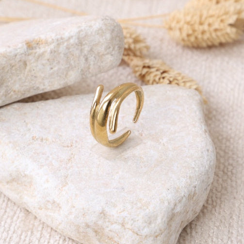 Golden Wavy Lines Ring