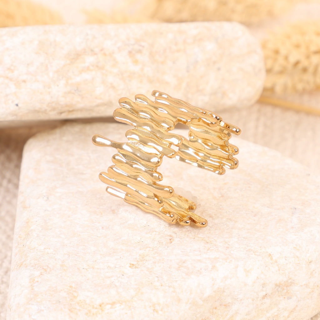 Golden Wavy Lined Ring