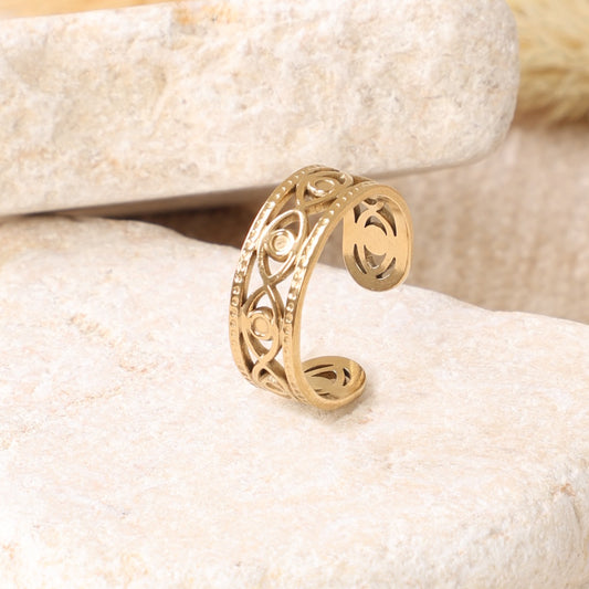 Golden Engraved Elegance Ring