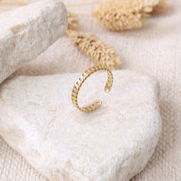 Golden "Zigzag" Ring